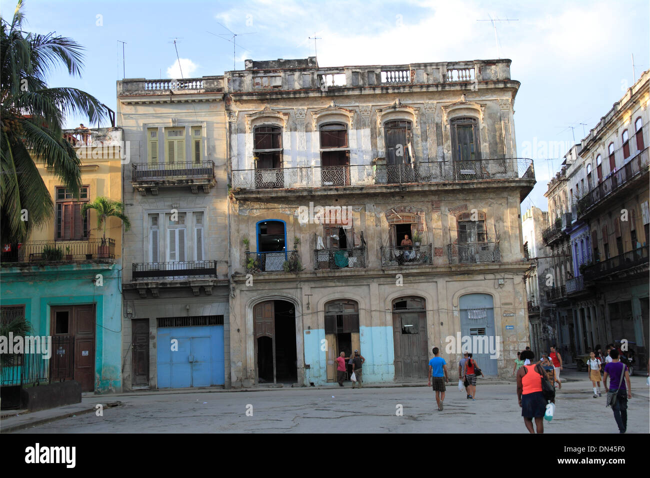 Teilweise verfallenen Gebäuden im Plaza Del Cristo, Alt-Havanna (La Habana Vieja), Kuba, Karibik, Mittelamerika Stockfoto