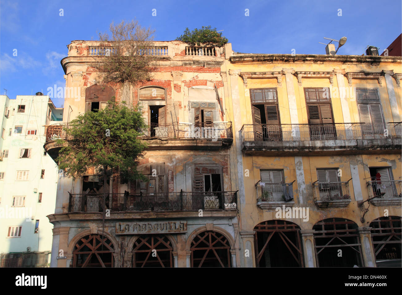 Teilweise verfallenen Gebäuden im Plaza Del Cristo, Alt-Havanna (La Habana Vieja), Kuba, Karibik, Mittelamerika Stockfoto