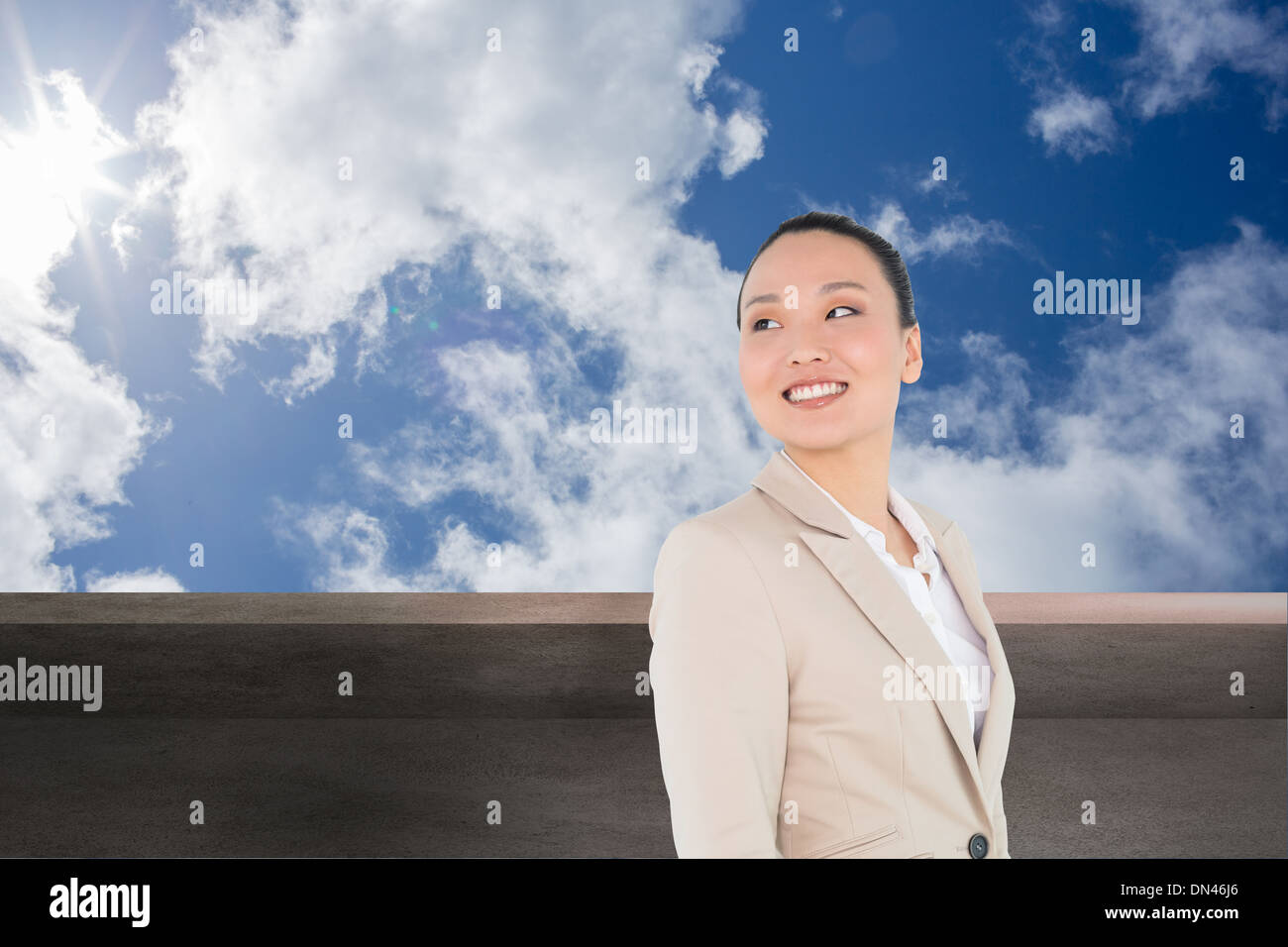 Zusammengesetztes Bild des lächelnden asiatische Geschäftsfrau Stockfoto