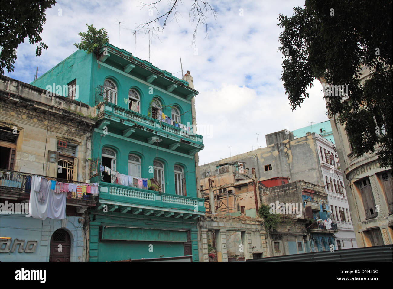 Teilweise verfallenen Gebäude auf Calle Industria, Alt-Havanna (La Habana Vieja), Kuba, Karibik, Mittelamerika Stockfoto