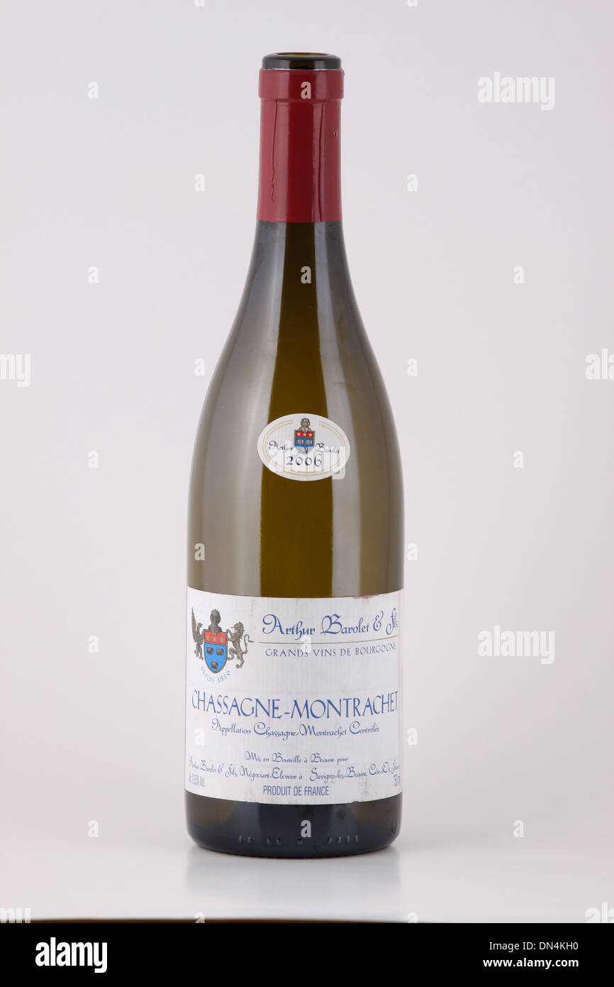 Eine Flasche französischen Bourgogne weißen Wein, 2006 Chassagne-Montrachet, Burgund, Frankreich Stockfoto