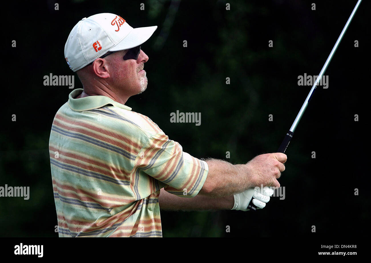 Sep 22, 2006; San Antonio, TX, USA; Frank Lickliter folgt seinen Abschlag auf dem Grün um 13 Uhr Freitag in der zweiten Runde bei den Valero Texas Open abgeschossen. Obligatorische Credit: Foto von Tom Reel/San Antonio Express-News/ZUMA Press. (©) Copyright 2006 von San Antonio Express-News Stockfoto