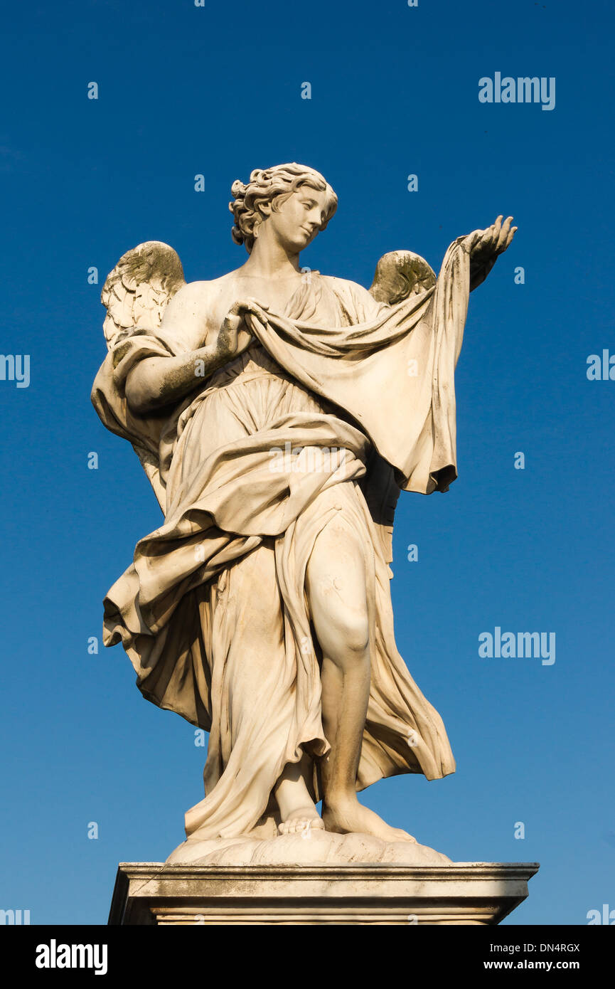 Der Engel mit Veronica Veil, von Cosimo Fancelli, Sant'Angelo Brücke, Rom, Italien. Stockfoto