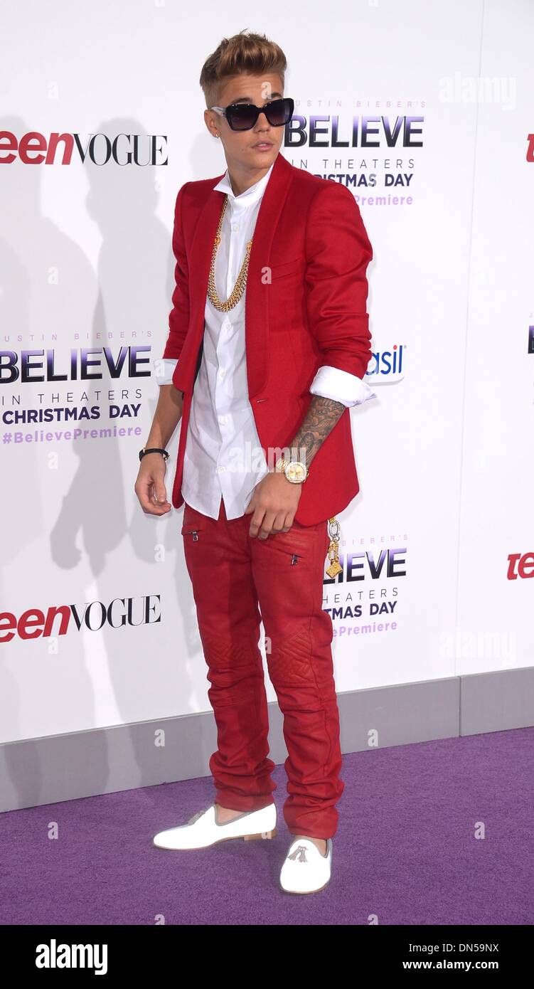 Los Angeles, Kalifornien, USA. 18. Dezember 2013. Justin Bieber kommt bei der Premiere für "Believe" in Los Angeles, CA 18. Dezember 2013 Credit: Sydney Alford/Alamy Live News Stockfoto