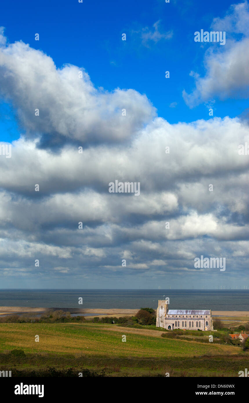 Salthouse Kirche und die North Norfolk Küste von Salthouse Heide Herbst Stockfoto