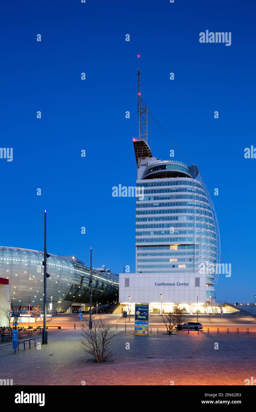 Atlantic Hotel Sail City, Klima Haus Bremerhaven 8° Ost, Konferenzzentrum Havenwelten Viertel, Bremerhaven, Bremen Stockfoto