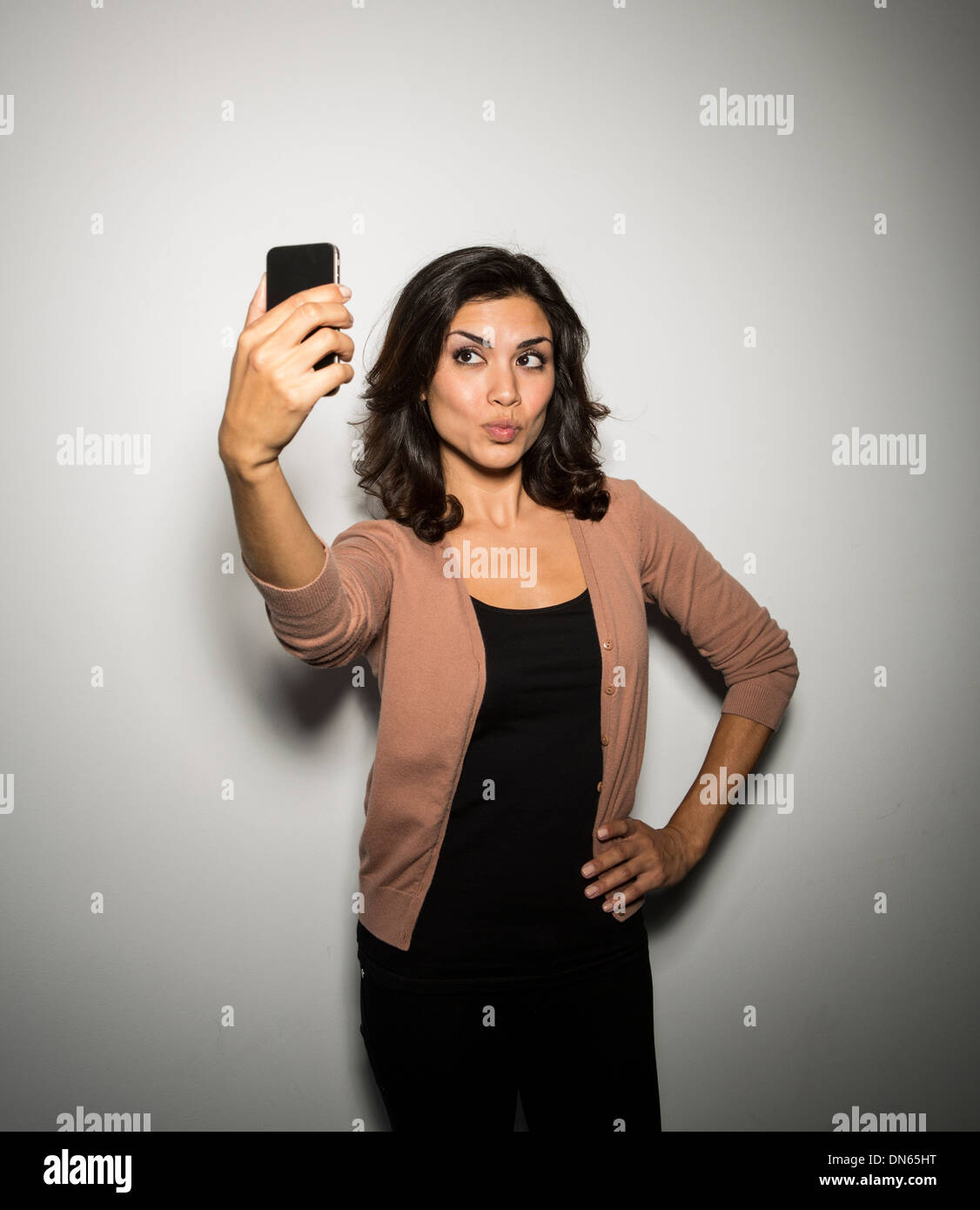Gemischte Rassen Geschäftsfrau Handy-Aufnahme Stockfoto