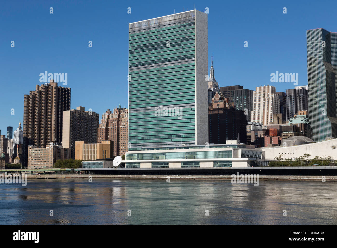Skyline von Midtown Manhattan und dem East River, New York City, USA Stockfoto