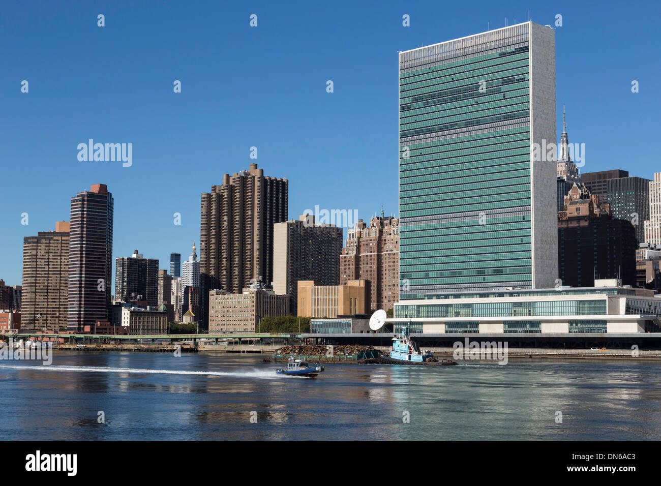 Skyline von Midtown Manhattan und dem East River, New York City, USA Stockfoto