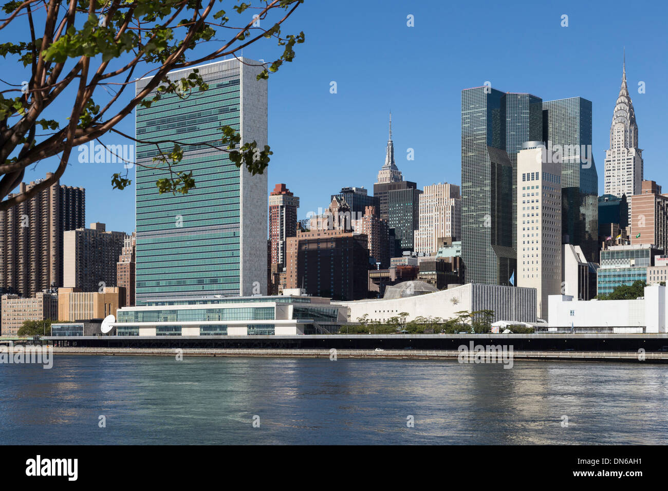 Skyline von Midtown Manhattan und dem East River, New York City, USA Stockfoto