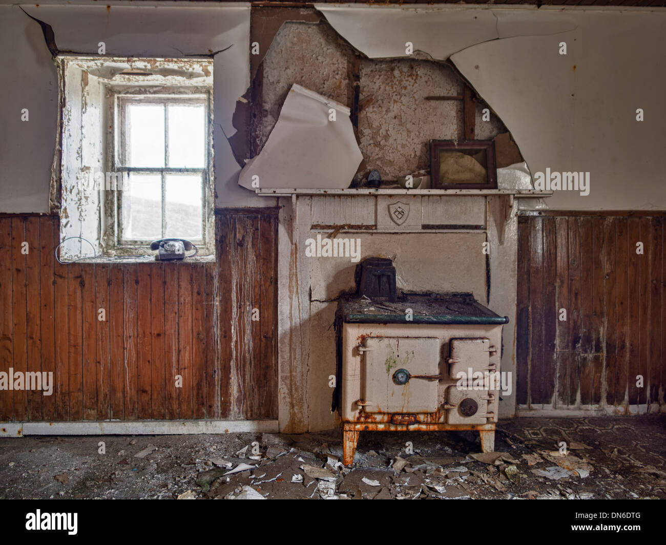 Küche, verlassenen Croft House, Eriskay, Schottland Stockfoto