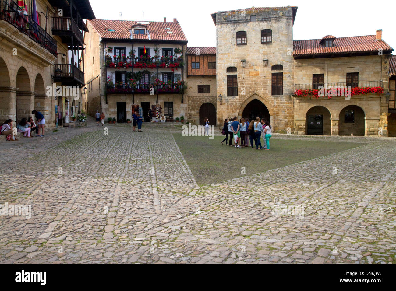 Gebäude und Straßen-Szene in Santillana del Mar, Kantabrien, Spanien. Stockfoto