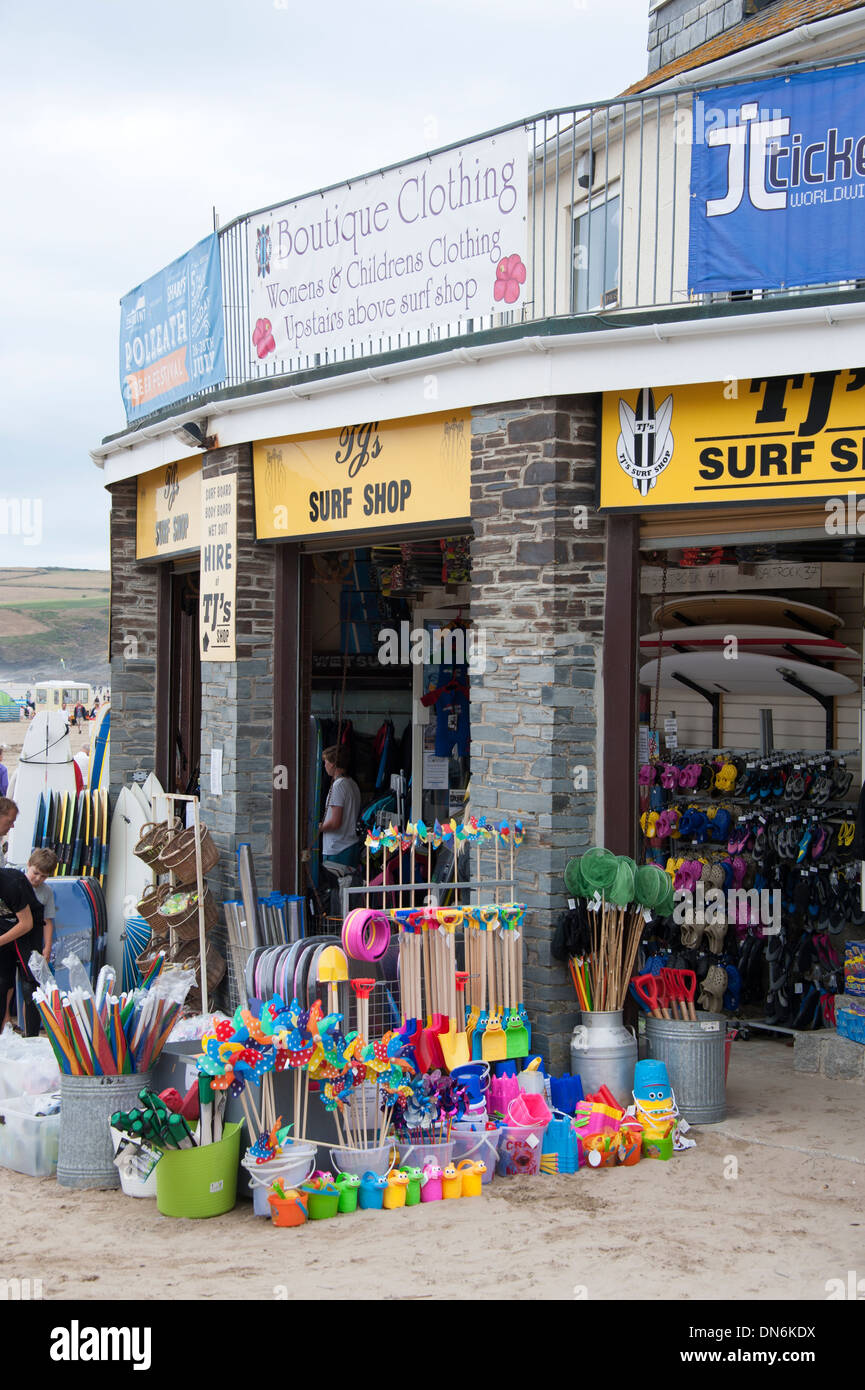 Strand-Shop Eimer & Pik Polzeath Bay Cornwall UK Stockfoto