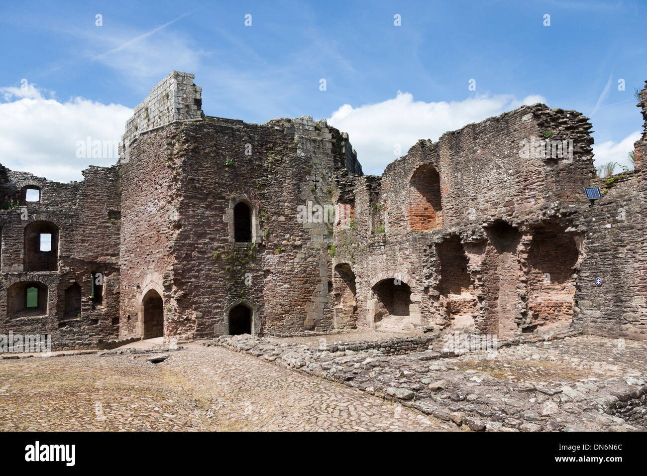 Hof, Raglan Castle, Wales, UK Stockfoto