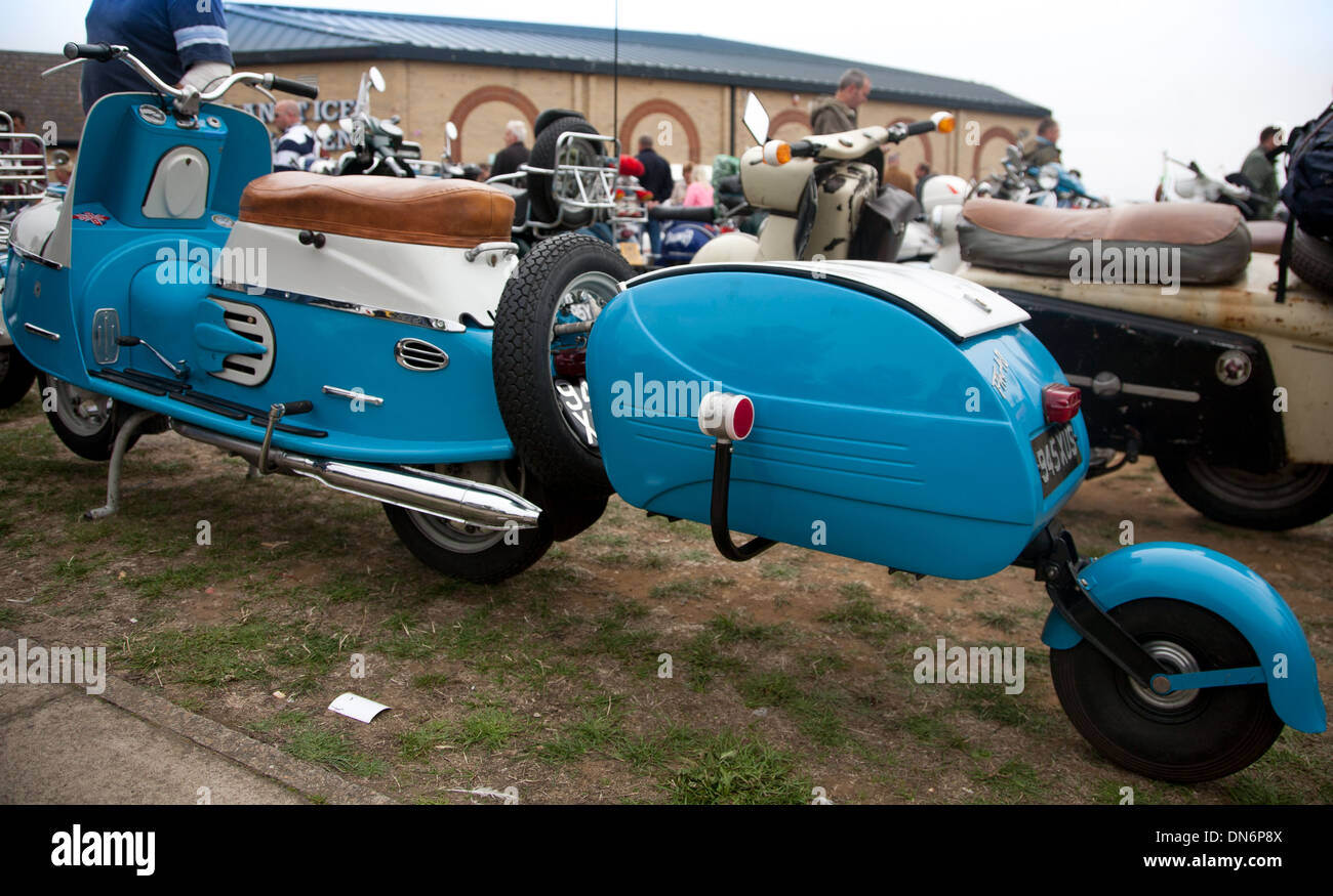 CZ Cezeta und Anhänger am 2013 Isle Of Wight August Bank Holiday Scooter Rally Stockfoto