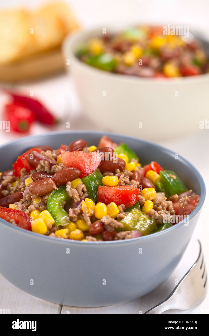 Chili Con Carne Salat gemacht von Hackfleisch, Kidney-Bohnen, grüne ...