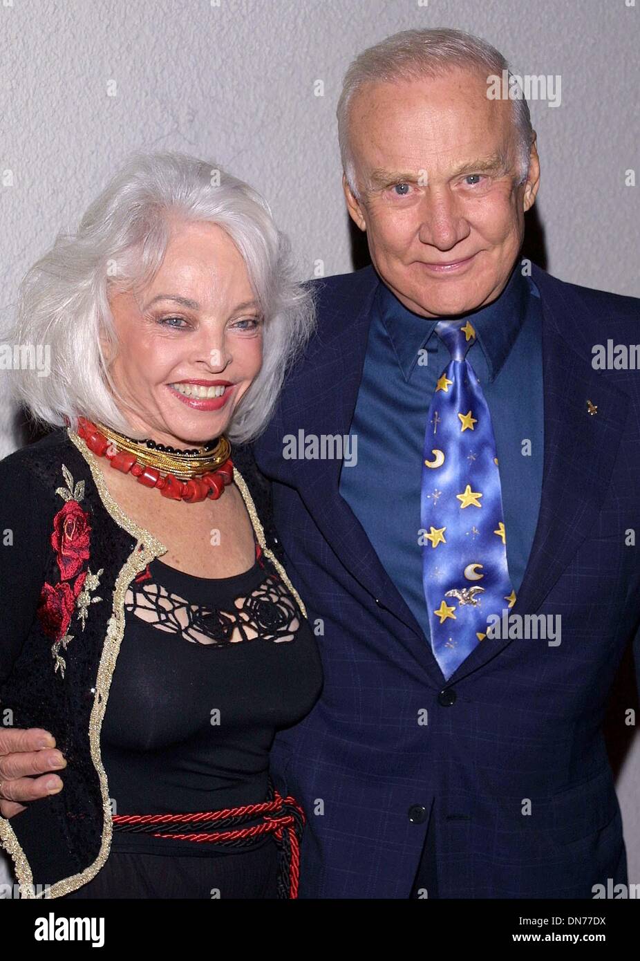 24. November 2002 - Beverly Hills, CALIFORNIA, USA - BUZZ ALDRIN und seine Frau... K27298TR NORBY WALTER 21. PRE-JAHRESURLAUB PARTY. DIE MÖNCH-VEREIN, BEVERLY HILLS, KALIFORNIEN. NOV. 24, 2002. TOM RODRIGUEZ / 2002. (Kredit-Bild: © Globe Photos/ZUMAPRESS.com) Stockfoto
