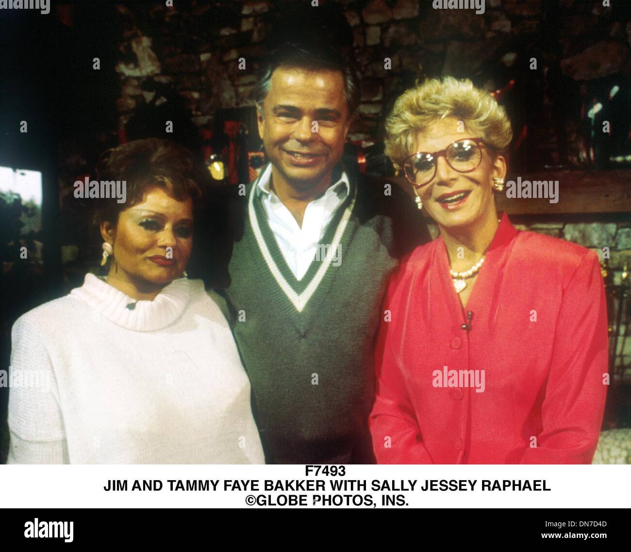 14. Februar 2001 - F7493. JIM UND BAKKER MIT SALLY JESSEY RAPHAEL. Â © INS.(Credit Image: © Globe Photos/ZUMAPRESS.com) Stockfoto