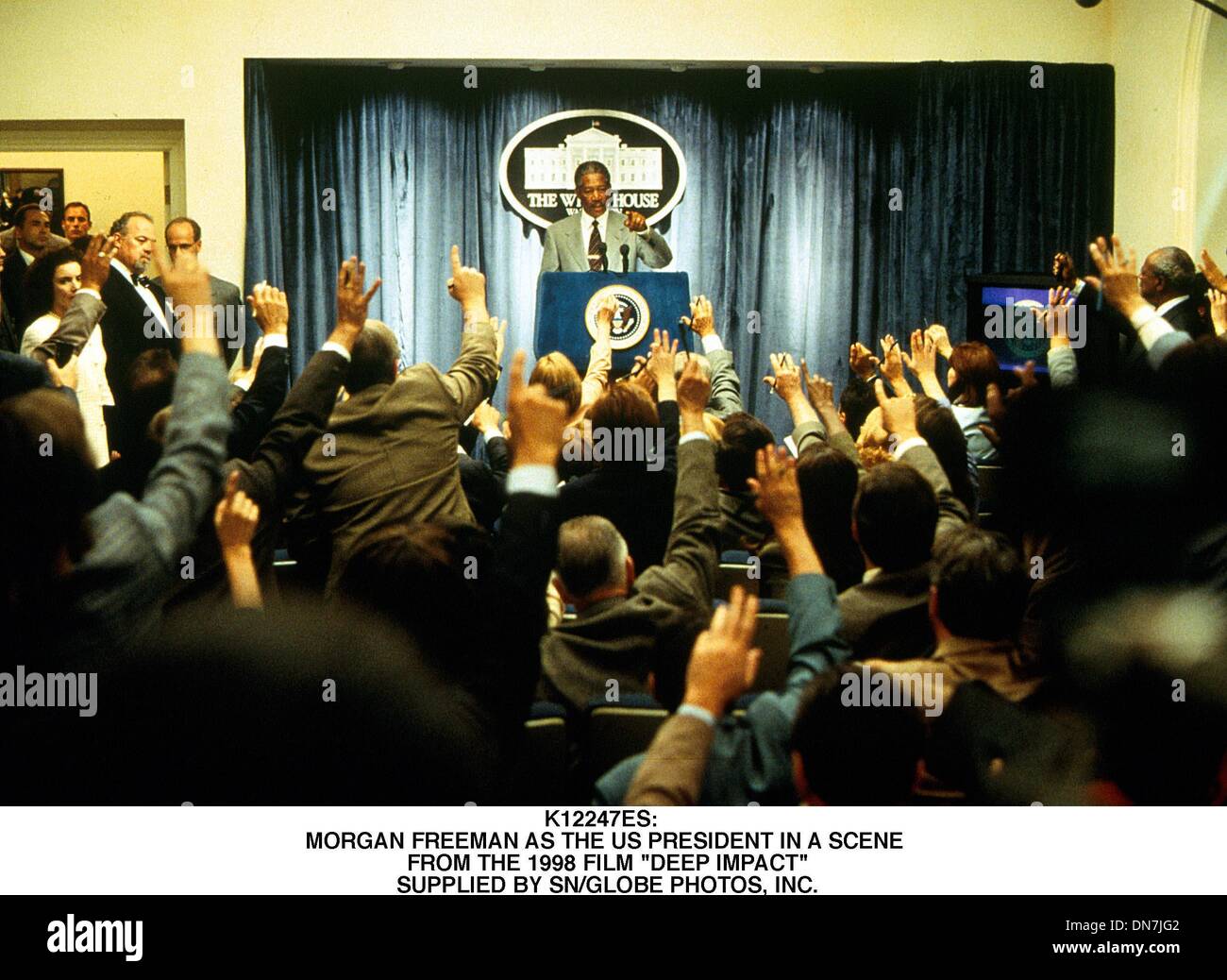 9. Mai 2001 - K12130SN: MORGAN FREEMAN als US-Präsident IN einer Szene. AUS DEM 1998 FILM "DEEP IMPACT". GELIEFERT von SN / (Kredit-Bild: © Globe Photos/ZUMAPRESS.com) Stockfoto