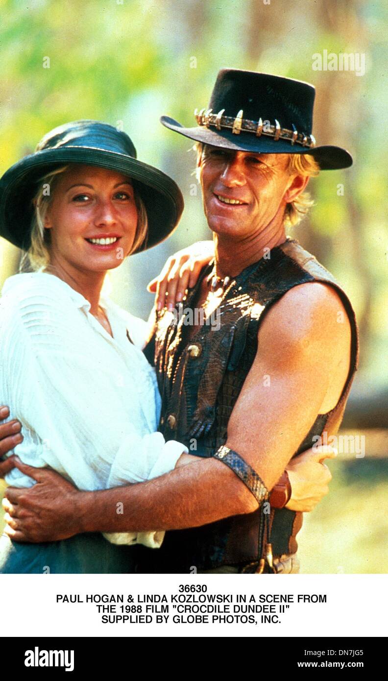 11. Mai 2001 - 36630.PAUL HOGAN & LINDA KOZLOWSKI IN einer Szene aus. DER 1988 FILM '' SPÄTESTENS DUNDEE II''. VON geliefert (Kredit-Bild: © Globe Photos/ZUMAPRESS.com) Stockfoto