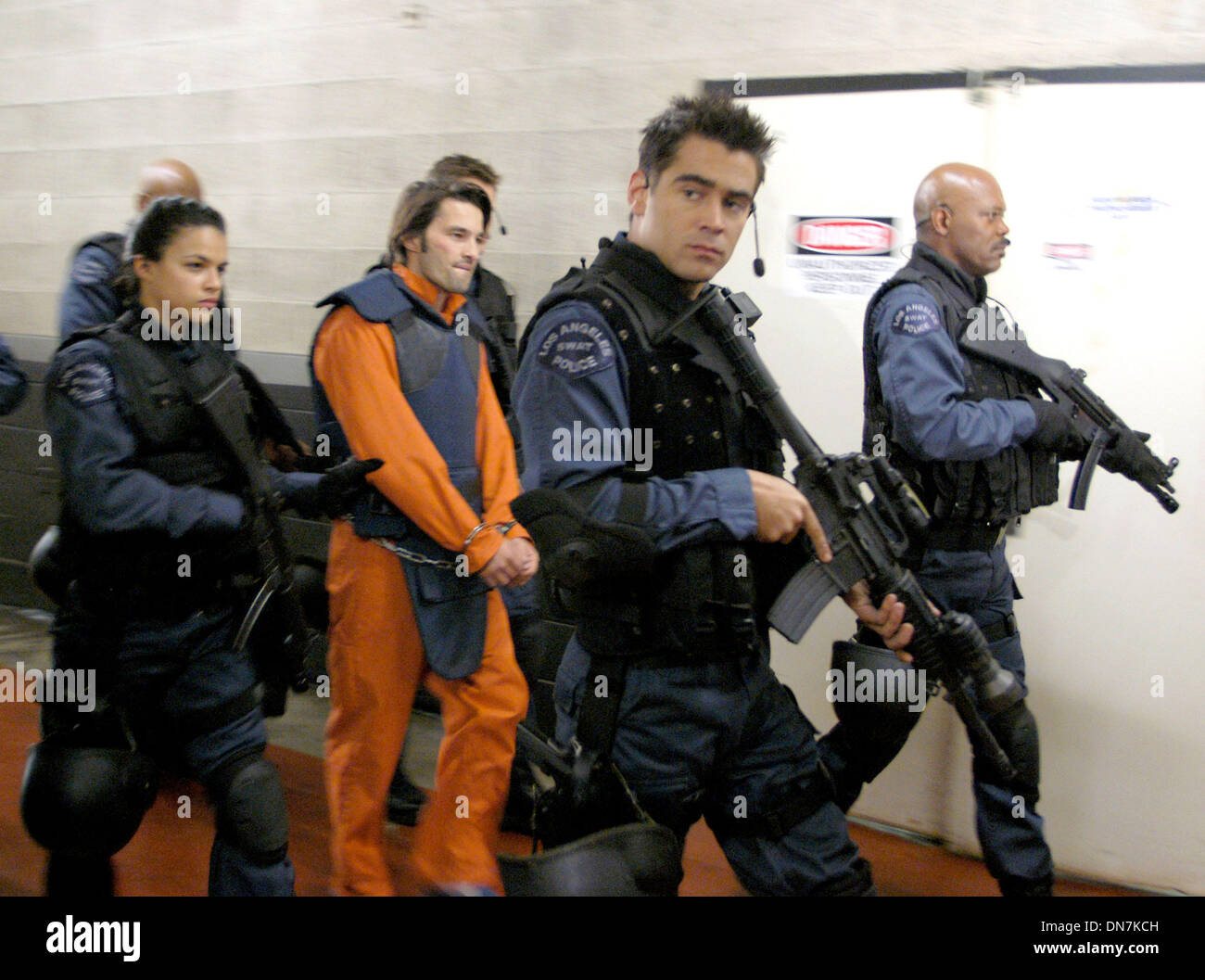 27. November 2002 - K46440ES.'' SWAT ''. TV-FILM-STILLS. GELIEFERT von Michelle Rodriguez, Olivier Martinez, Colin Farrell und Samuel L. Jackson(Credit Image: © Globe Photos/ZUMAPRESS.com) Stockfoto