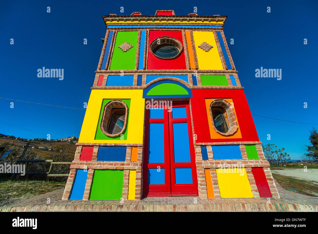 Europa Italien Piemont Langhe La Morra Kapelle von Brunate (Barolo Kapelle) dekoriert von Sol Lewitt und David Tremlet Stockfoto