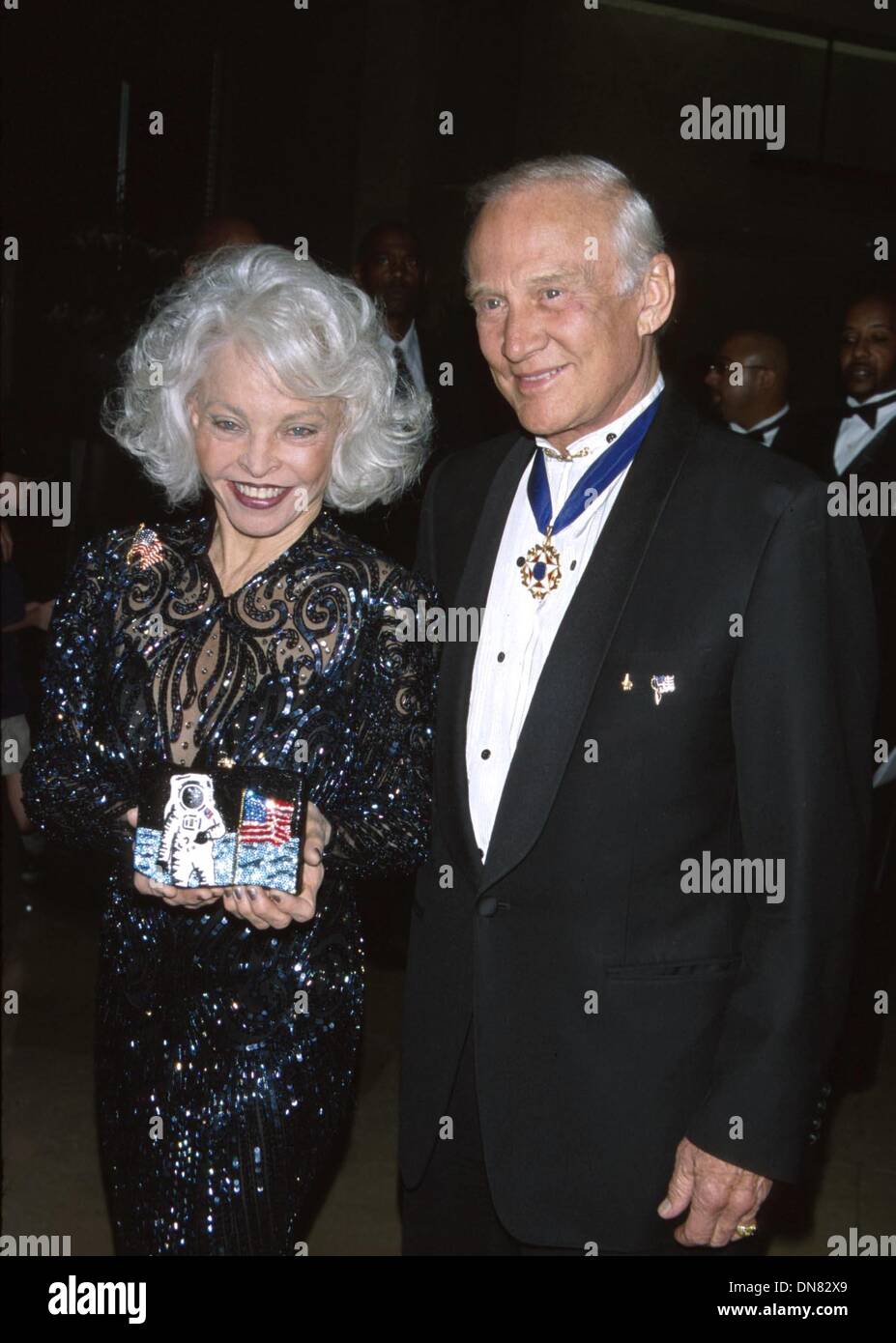 24. Februar 2002 - K24176MR: US TIERÄRZTEN GALA. BEVERLY HILTON, BEVERLY HILLS, CA 02/22/2002.BUZZ ALDRIN UND LOIS ALDRIN. MILAN RYBA / 2002 (Kredit-Bild: © Globe Photos/ZUMAPRESS.com) Stockfoto