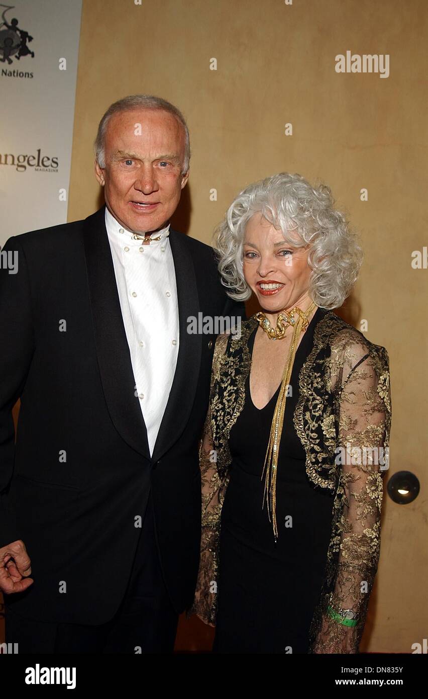 24. März 2002 - K24527AG: Kinder Vereinen Nationen und AMNESTY INTERNATIONAL OSCAR Nacht Feier. AT VOR, LA, CA 24.03.2002. AMY GRÄBER / 2002. (D).. BUZZ ALDRIN und Frau (Kredit-Bild: © Globe Photos/ZUMAPRESS.com) Stockfoto