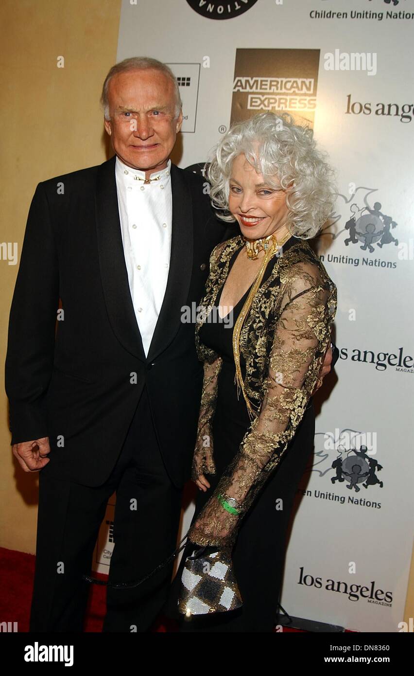24. März 2002 - K24527AG: Kinder Vereinen Nationen und AMNESTY INTERNATIONAL OSCAR Nacht Feier. AT VOR, LA, CA 24.03.2002. AMY GRÄBER / 2002. (D).. BUZZ ALDRIN und Frau (Kredit-Bild: © Globe Photos/ZUMAPRESS.com) Stockfoto