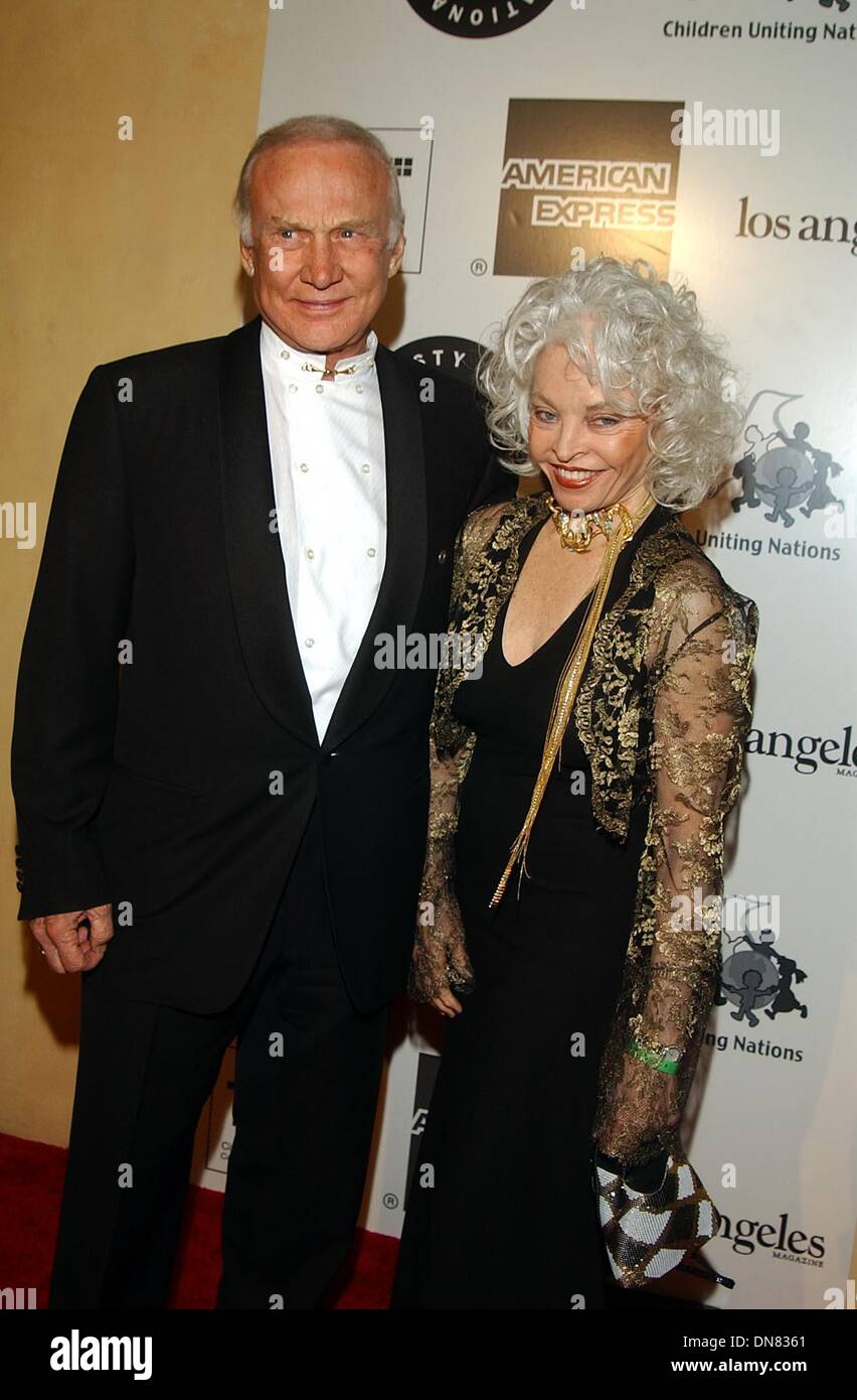 24. März 2002 - K24527AG: Kinder Vereinen Nationen und AMNESTY INTERNATIONAL OSCAR Nacht Feier. AT VOR, LA, CA 24.03.2002. AMY GRÄBER / 2002. (D).. BUZZ ALDRIN und Frau (Kredit-Bild: © Globe Photos/ZUMAPRESS.com) Stockfoto