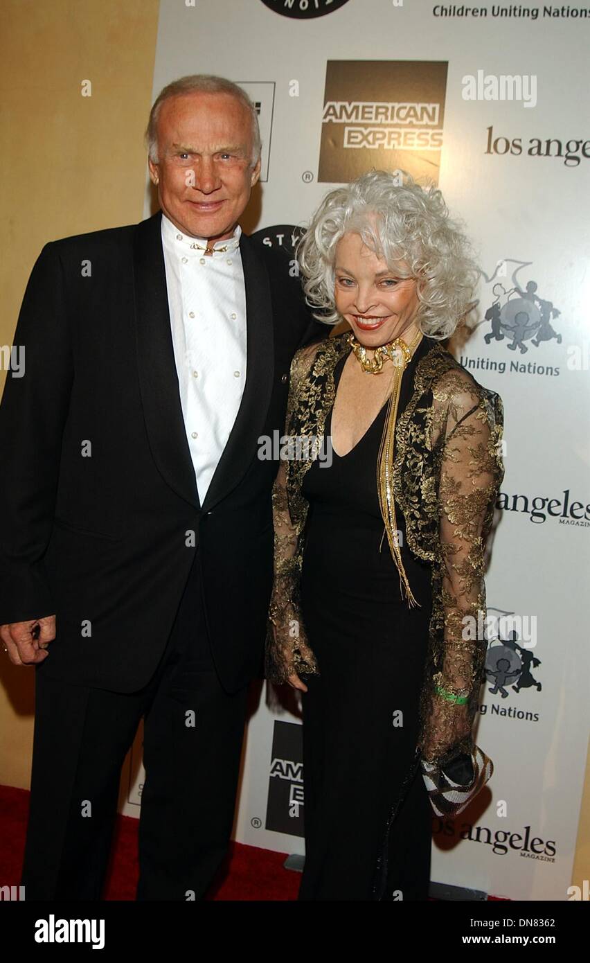 24. März 2002 - K24527AG: Kinder Vereinen Nationen und AMNESTY INTERNATIONAL OSCAR Nacht Feier. AT VOR, LA, CA 24.03.2002. AMY GRÄBER / 2002. (D).. BUZZ ALDRIN und Frau (Kredit-Bild: © Globe Photos/ZUMAPRESS.com) Stockfoto