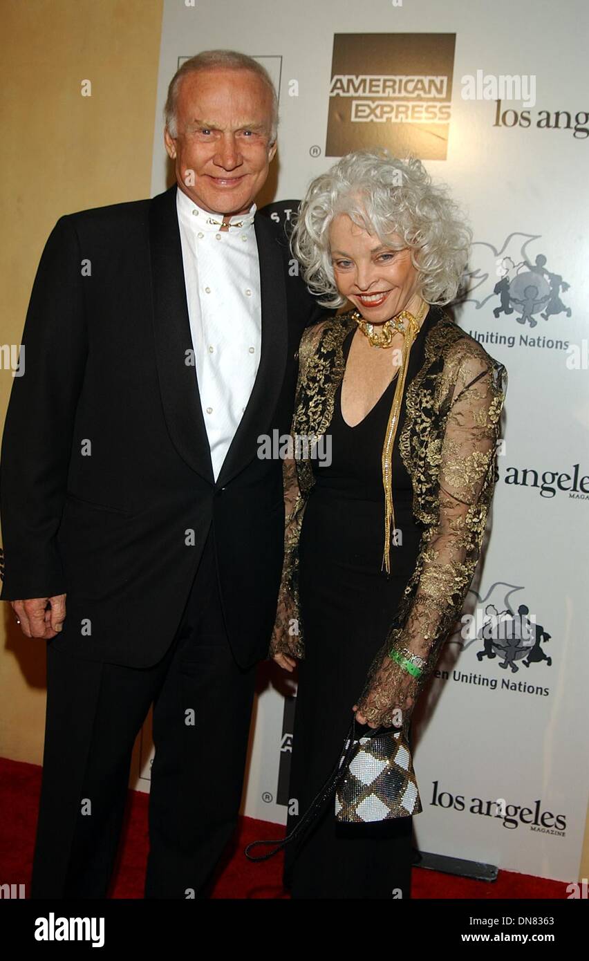 24. März 2002 - K24527AG: Kinder Vereinen Nationen und AMNESTY INTERNATIONAL OSCAR Nacht Feier. AT VOR, LA, CA 24.03.2002. AMY GRÄBER / 2002. (D).. BUZZ ALDRIN und Frau (Kredit-Bild: © Globe Photos/ZUMAPRESS.com) Stockfoto