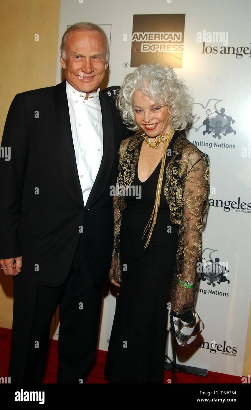 24. März 2002 - K24527AG: Kinder Vereinen Nationen und AMNESTY INTERNATIONAL OSCAR Nacht Feier. AT VOR, LA, CA 24.03.2002. AMY GRÄBER / 2002. (D).. BUZZ ALDRIN und Frau (Kredit-Bild: © Globe Photos/ZUMAPRESS.com) Stockfoto