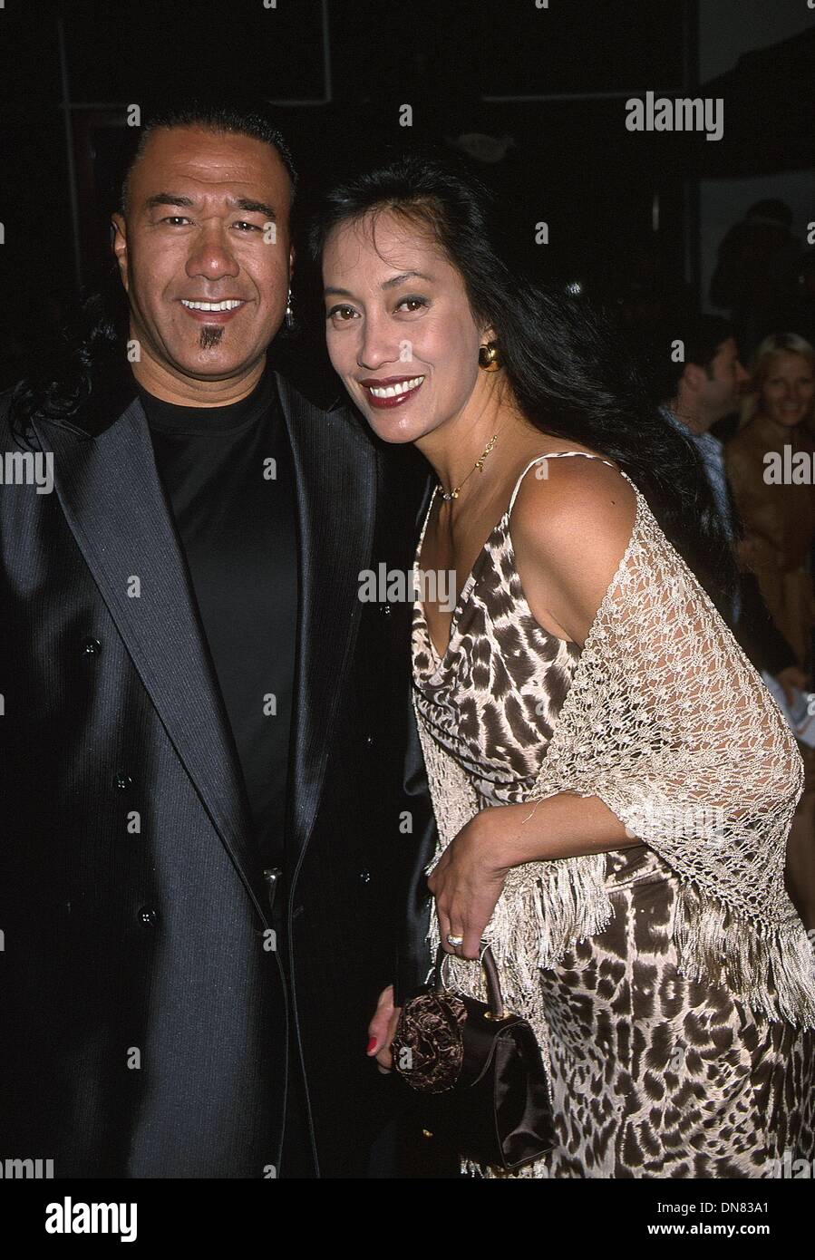 18. April 2002 - Hollywood, CA, USA - K24756EG: SCORPION KING PREMIERE. UNIVERSAL Studios Hollywood, UNIVERSAL Hollywood, CA 04/17/2002.BRANSCOMBE RICHMOND und Frau. ED GELLER / 2002 (Kredit-Bild: © Globe Photos/ZUMAPRESS.com) Stockfoto