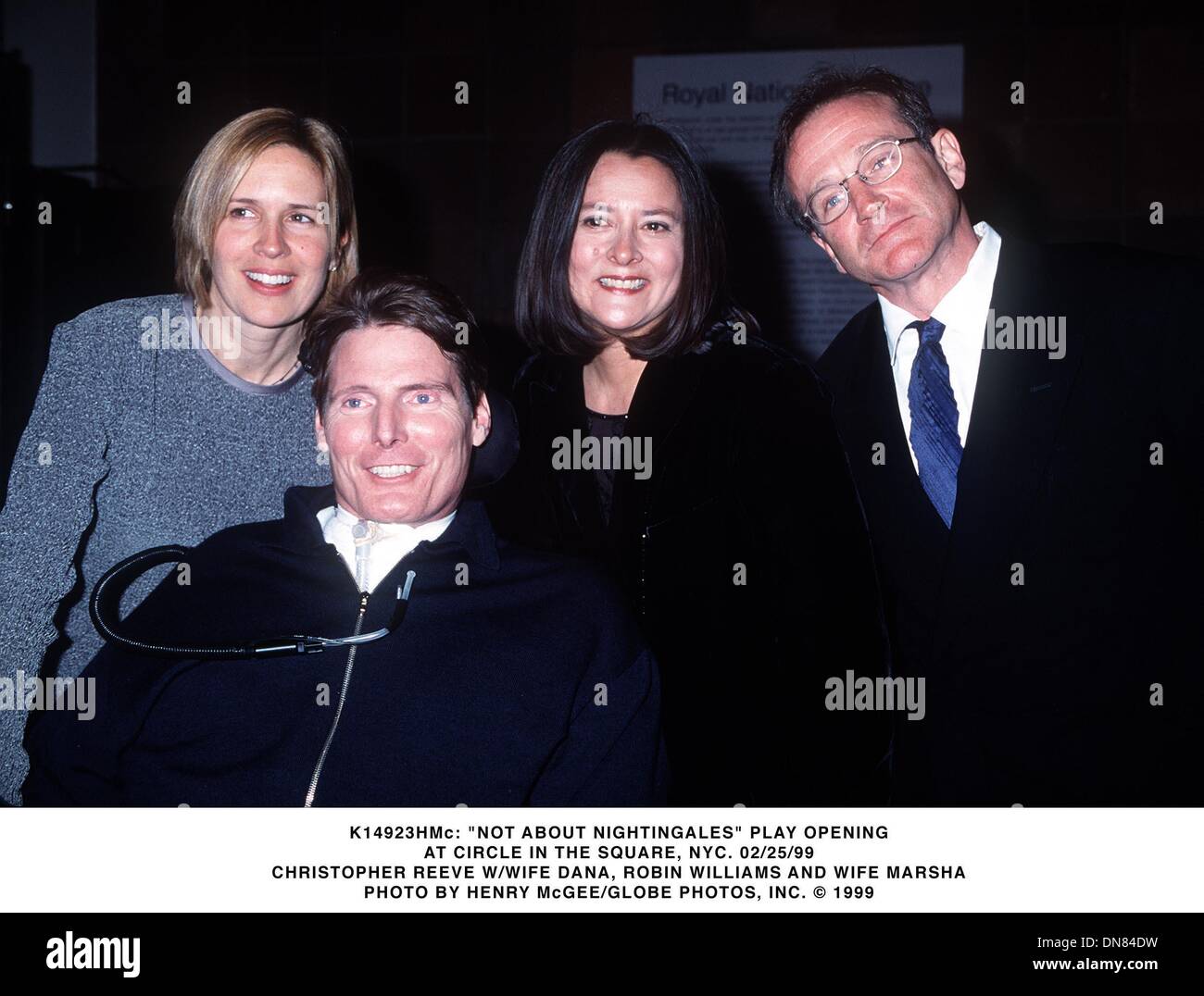 25. Februar 1999 - K14923HMc 25.02.99.'' NICHT ÜBER NACHTIGALLEN '' SPIELEN ZU ÖFFNEN. AT-CIRCLE IN SQUARE, NEW YORK... CHRISTOPHER REEVE W/FRAU DANA, ROBIN WILLIAMS UND FRAU MARSHA. HENRY McGEE / 1999 (Kredit-Bild: © Globe Photos/ZUMAPRESS.com) Stockfoto