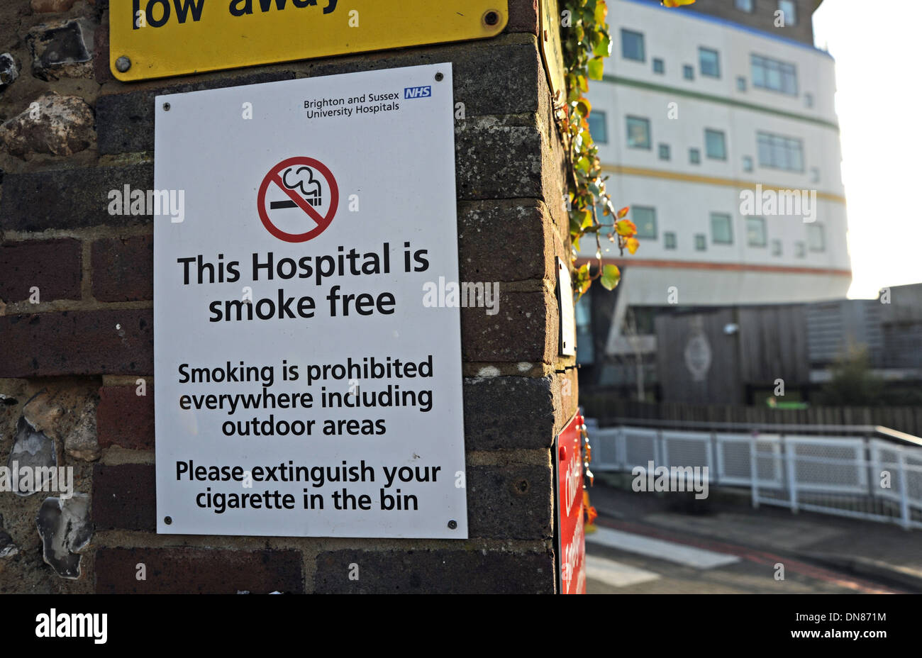 Kein Rauchen oder Rauch Free Hospital Zeichen bei The Royal Alexandra oder Alex Childrens Hospital Brighton UK Stockfoto