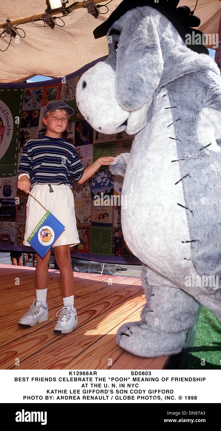 3. August 1998 - K12966AR SD0803. BESTE FREUNDE FEIERN DIE '' PUUH '' BEDEUTUNG VON FREUNDSCHAFT. U. N. IN NYC. KATHIE LEE GIFFORD SOHN CODY GIFFORD. ANDREA RENAULT / 1998 (Kredit-Bild: © Globe Photos/ZUMAPRESS.com) Stockfoto