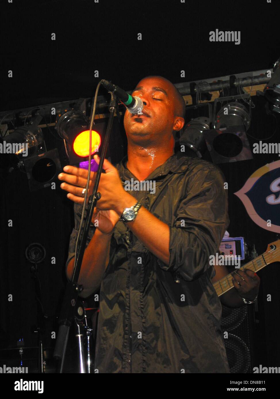 1. Januar 1980 - K25782JKRON DARIUS RUCKER führt bei BB KING BLUES CLUB &AMP; GRILL, NYC 05.08.02. JOHN KRONDES / 2002. (Kredit-Bild: © Globe Photos/ZUMAPRESS.com) Stockfoto