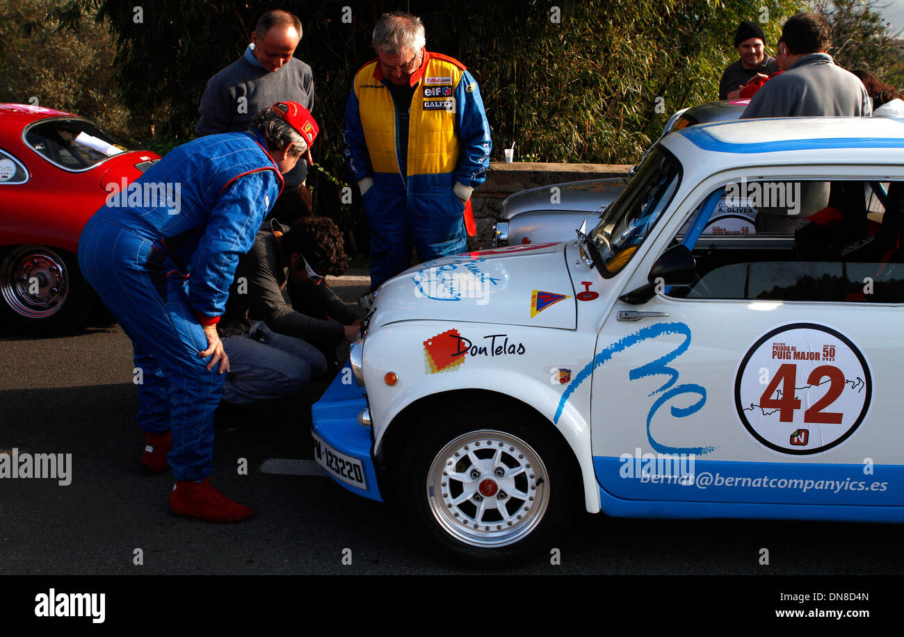Alten Renn-Pkw-Modelle gesehen, bevor der Start eines klassischen Rennen in Mallorca, Spanien Modelle Stockfoto