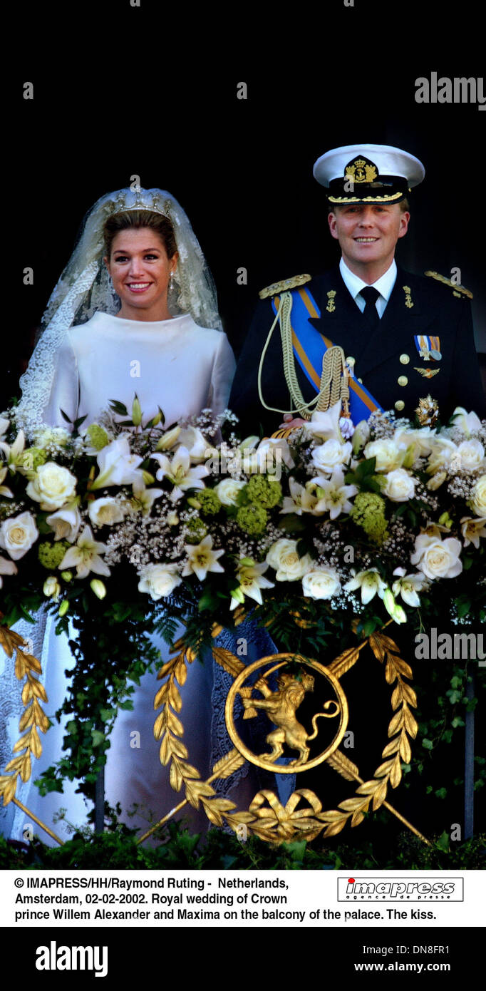 2. Februar 2002 - Amsterdam, NL - Niederlande, Amsterdam, 02.02.2002. Königliche Hochzeit des Kronprinzen Willem-Alexander und Maxima auf dem Balkon des Palastes... Raymond Ruting/Hollandse Hoogte... ** Niet Voor Publicatie in Dagbladen ** En Niet Voor Publicatie in Nederland Voor 02.05.2002. ** Willem Alexander En Prinses Maxima Op Het Balkon van Het Paleis Op de dam.foto Raymond Spurrinnen/de Volk Stockfoto