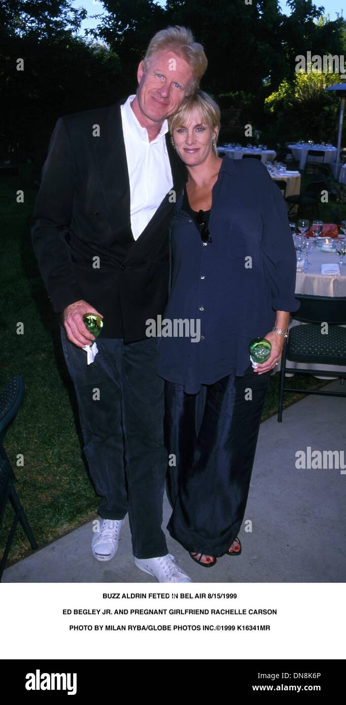 15. August 1999 - BUZZ ALDRIN IN BEL AIR 8/15/99.ED BEGLEY JR. Schwangere Freundin RACHELLE CARSON gefeiert. MILAN RYBA / 1999.K16341MR (Kredit-Bild: © Globe Photos/ZUMAPRESS.com) Stockfoto