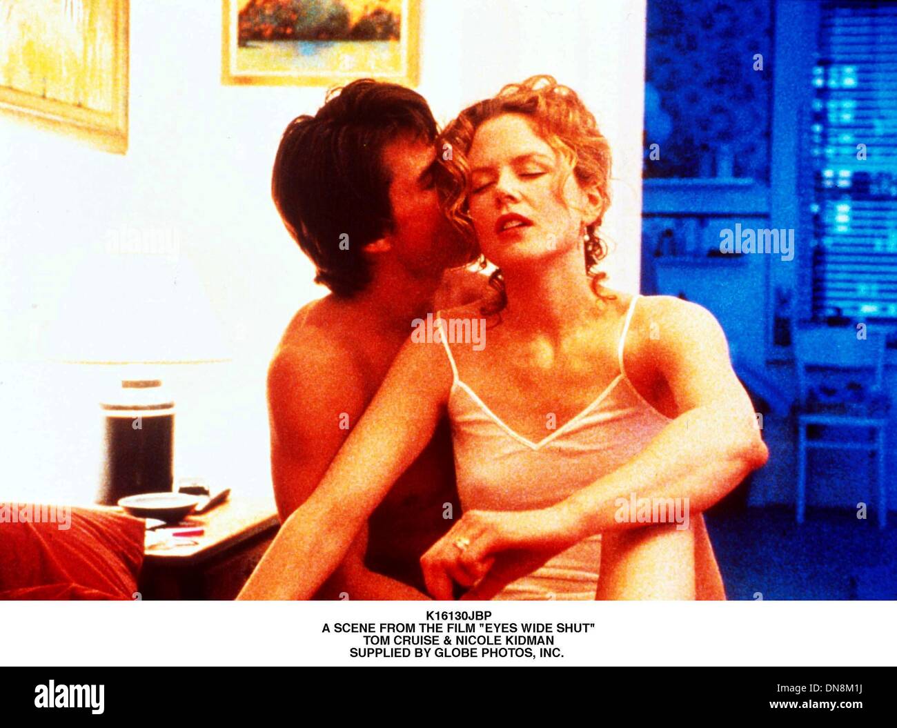 22. Juni 2001 - K16130JBP. EINE SZENE AUS DEM FILM "EYES WIDE SHUT". TOM CRUISE & NICOLE KIDMAN. GELIEFERT von ETV (Kredit-Bild: © Globe Photos/ZUMAPRESS.com) Stockfoto