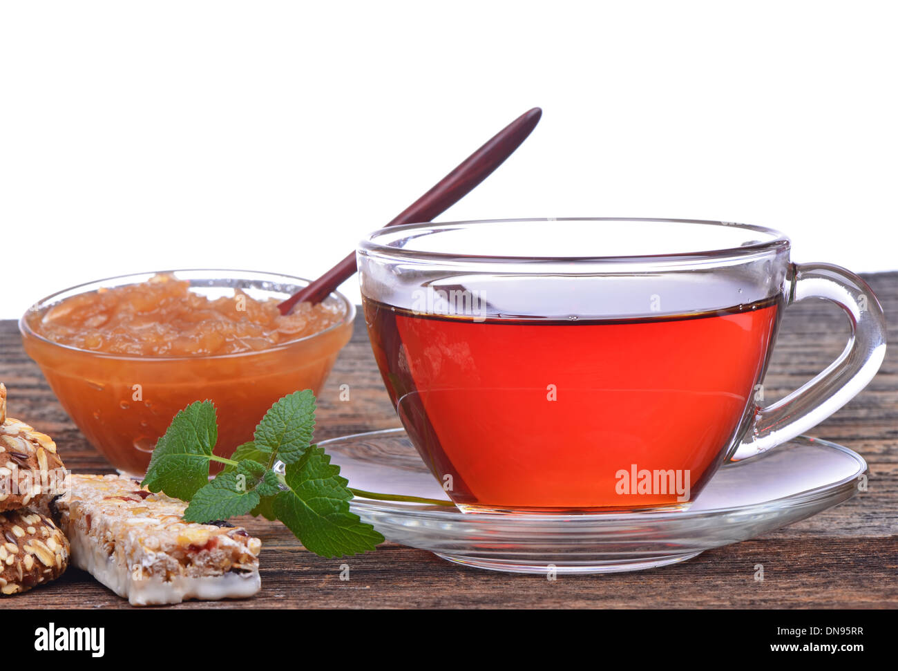 Bio Müsli Kekse und Tee auf hölzernen Hintergrund Stockfoto