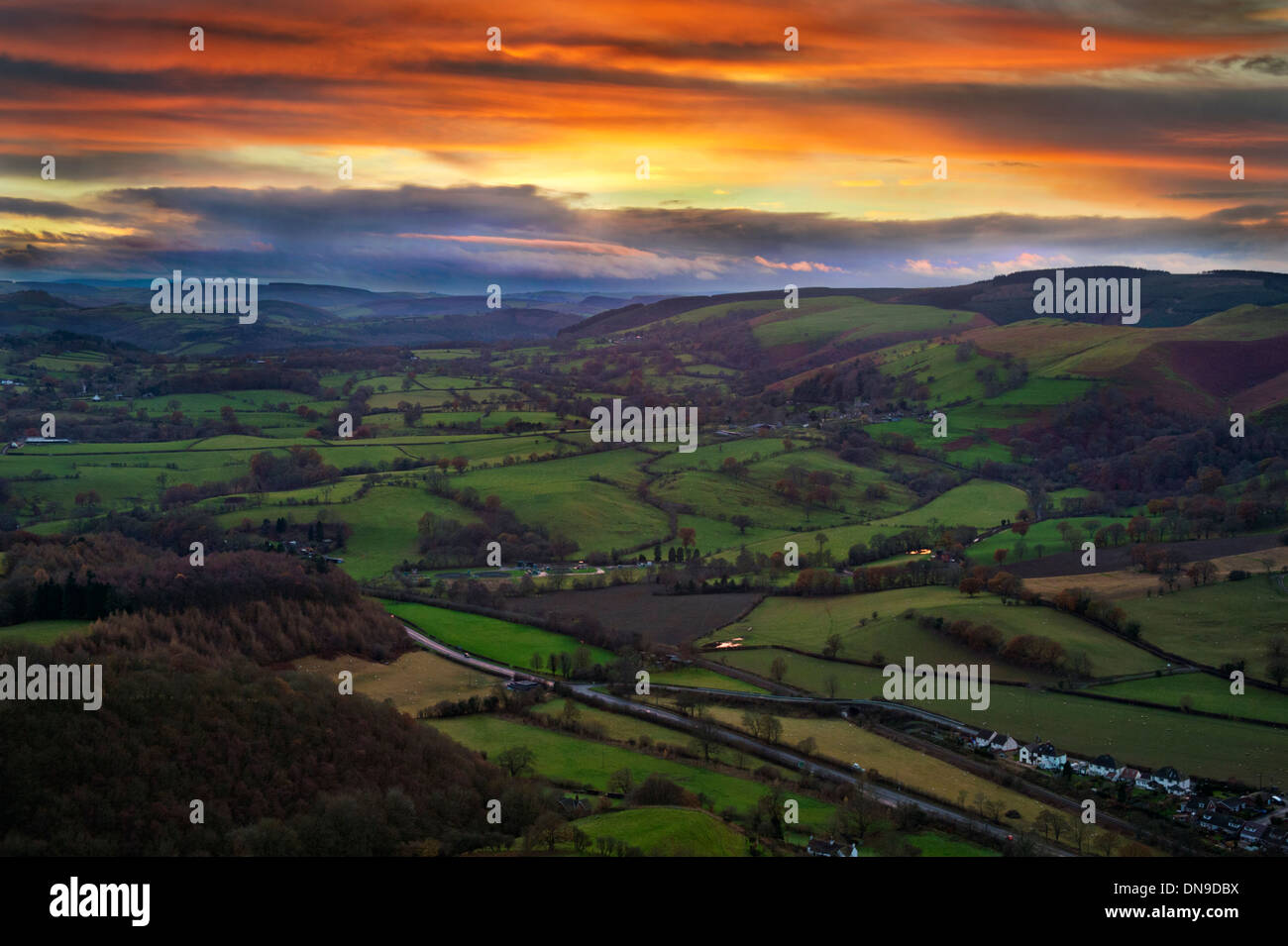 Winter-Sonnenuntergang über Little Stretton gesehen von Ragleth Hill, Shropshire, England, UK Stockfoto
