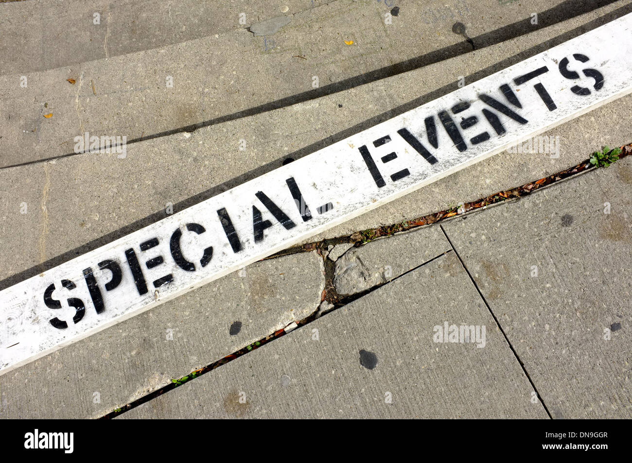 Ein Special Events-Zeichen auf dem Boden. Stockfoto