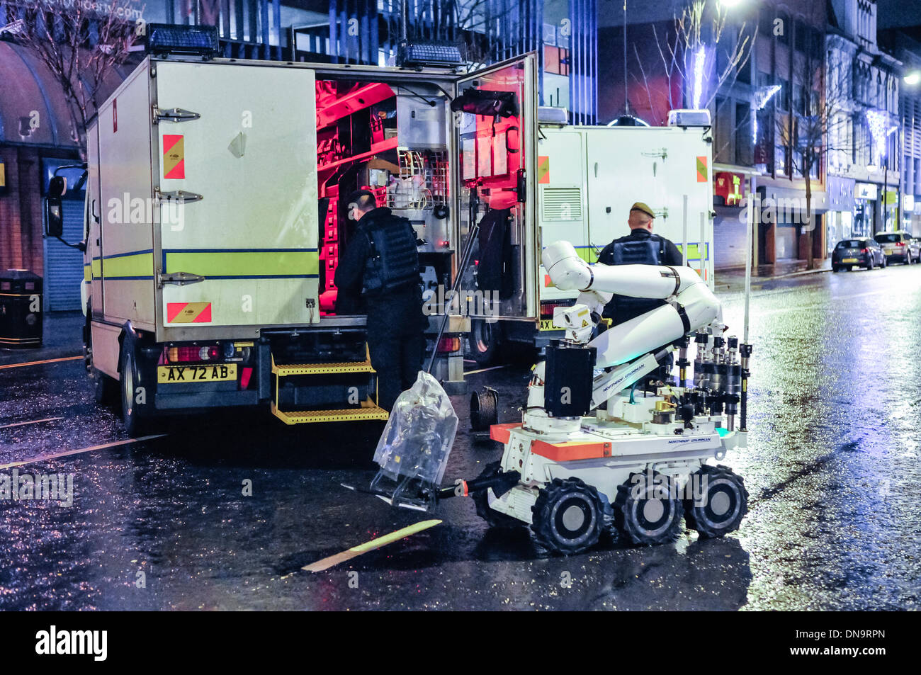 Northrop Grumman Remotec Andros Roboter von Bombe Beseitigung Einheiten auf der ganzen Welt verwendet, um Bomben und Sprengsätze im Einsatz auf einer Straße in Belfast zu entschärfen Stockfoto