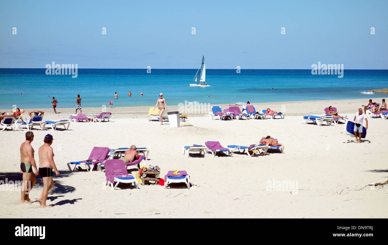 Menschen am Strand in Varadero, Kuba Stockfoto