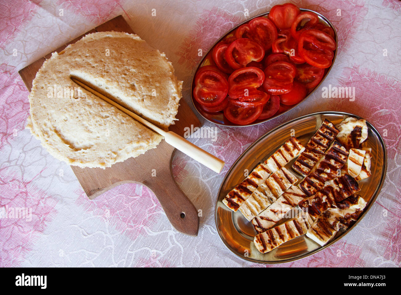 Typisches Essen in einem Restaurant in der Nähe des archäologischen Seiten Lepensky Vir, Deutschland, Europa Stockfoto