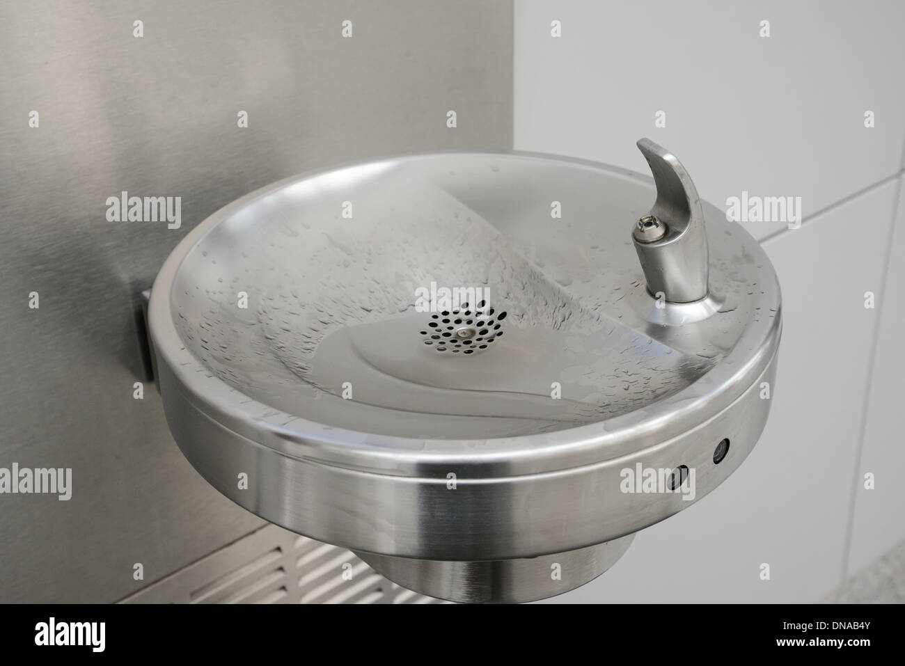 Wasser-Brunnen zum trinken Stockfoto