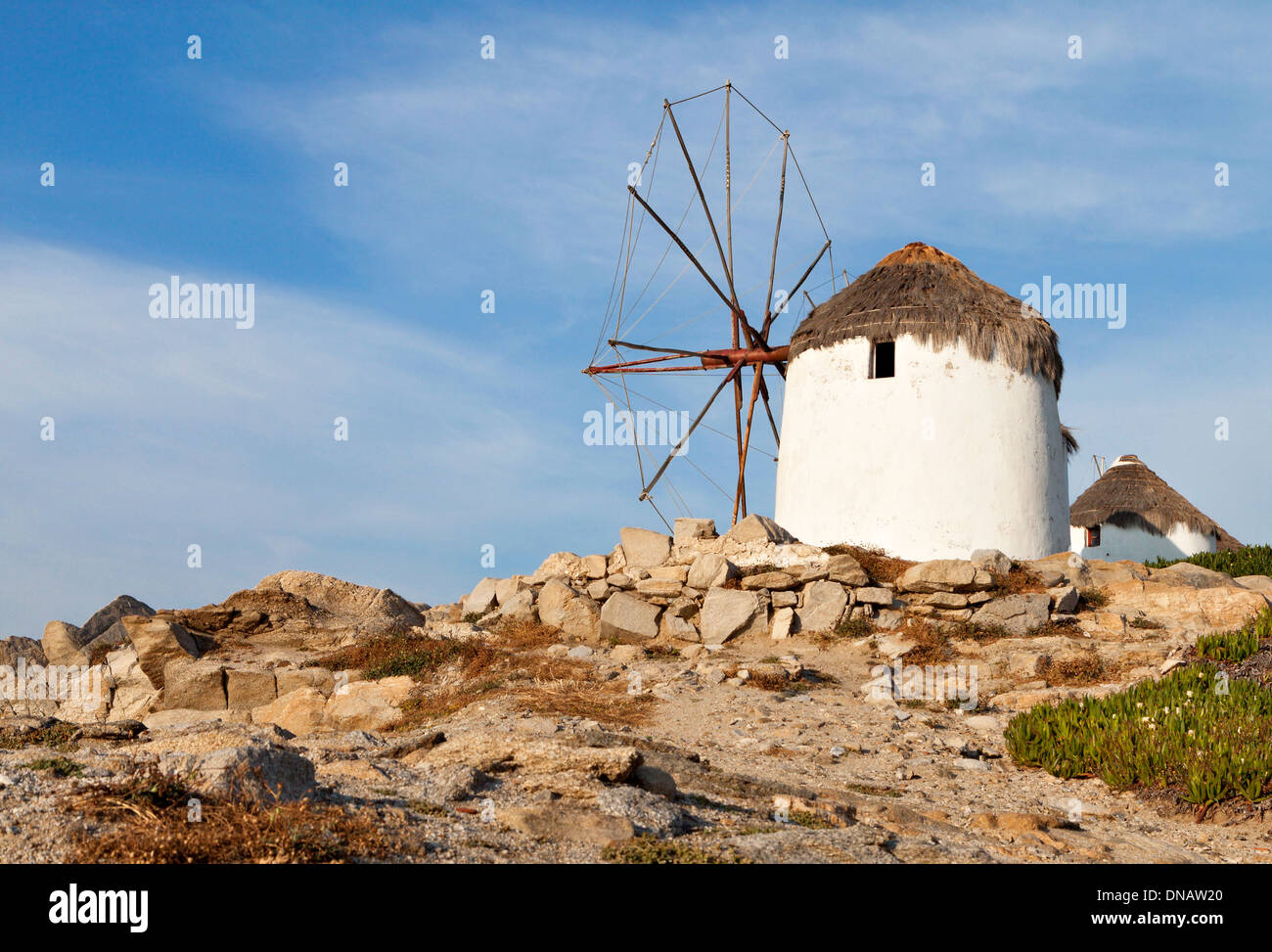 Alte Windmühle auf Mykonos Insel der Kykladen in Griechenland Stockfoto